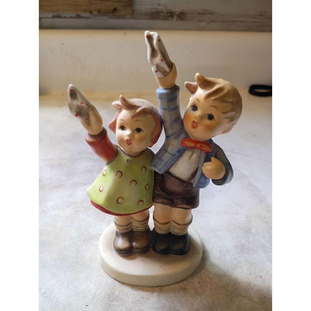 Hummel Goebel W Germany Figurine "Auf Wiedersehen" 1983  6.5”